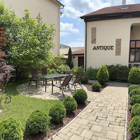 Antique ApartHotel Alba Iulia Extérieur photo