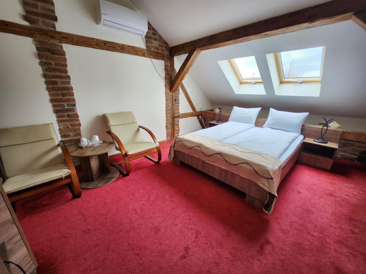 Antique ApartHotel Alba Iulia Extérieur photo