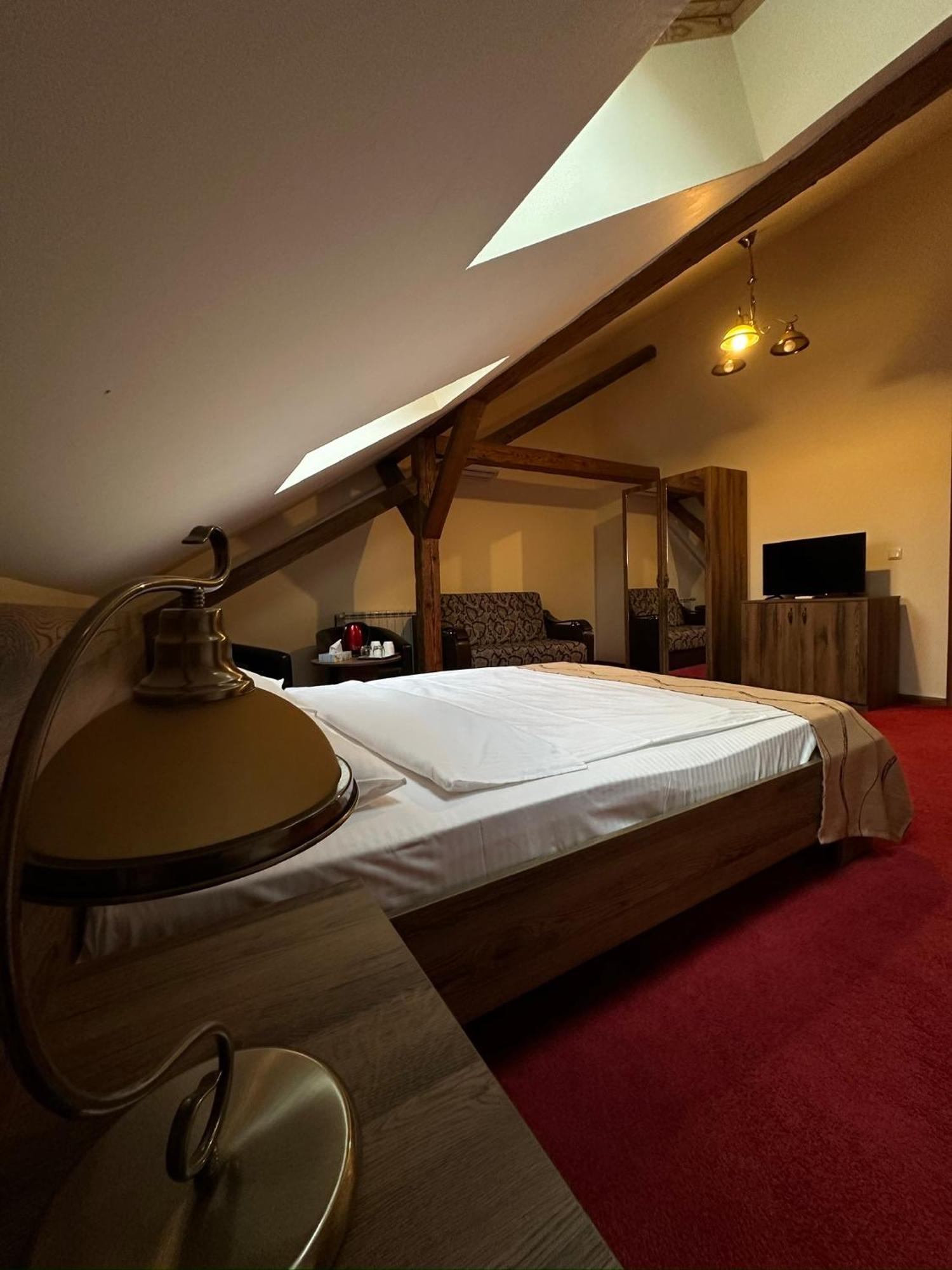 Antique ApartHotel Alba Iulia Extérieur photo