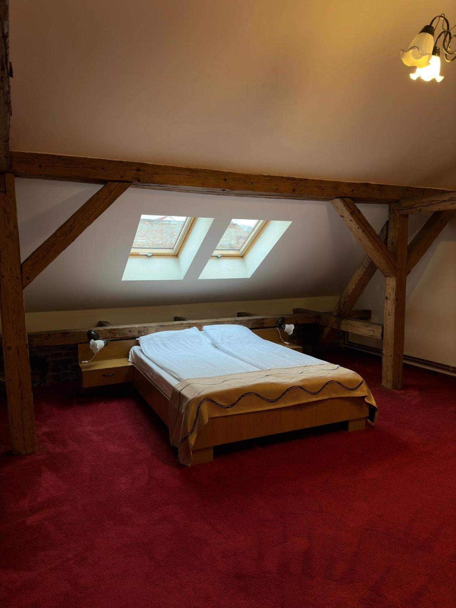 Antique ApartHotel Alba Iulia Extérieur photo