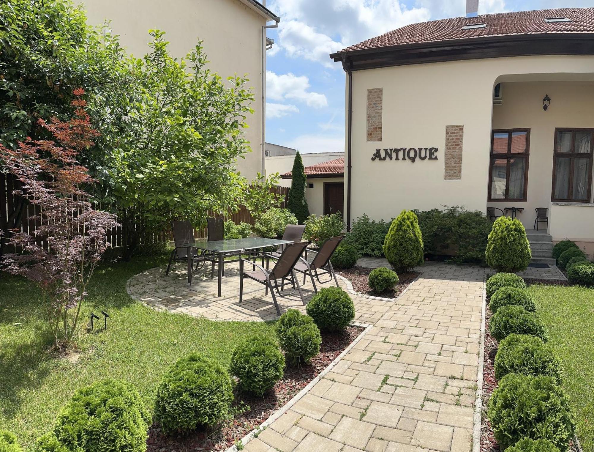 Antique ApartHotel Alba Iulia Extérieur photo