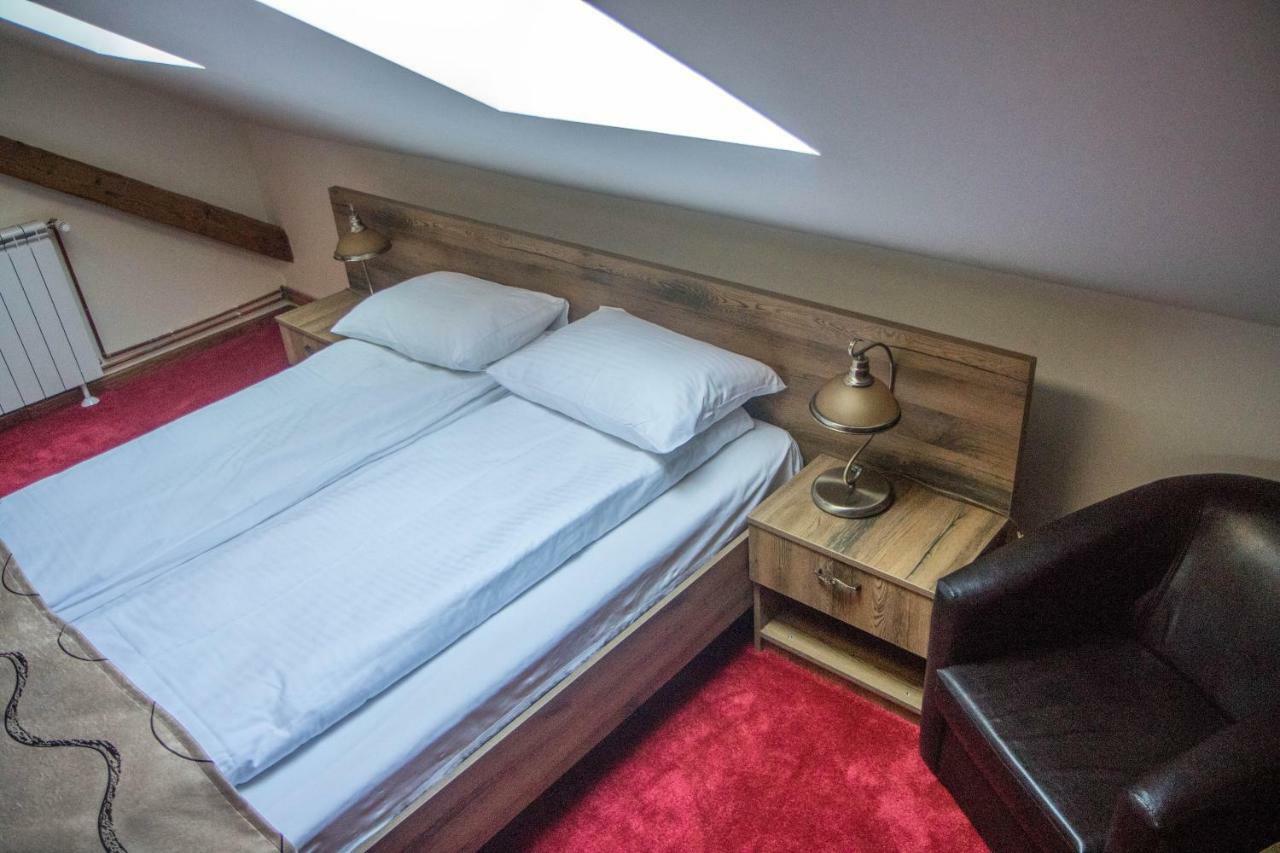 Antique ApartHotel Alba Iulia Extérieur photo