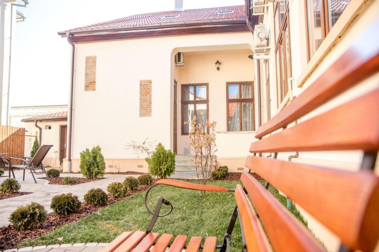 Antique ApartHotel Alba Iulia Extérieur photo