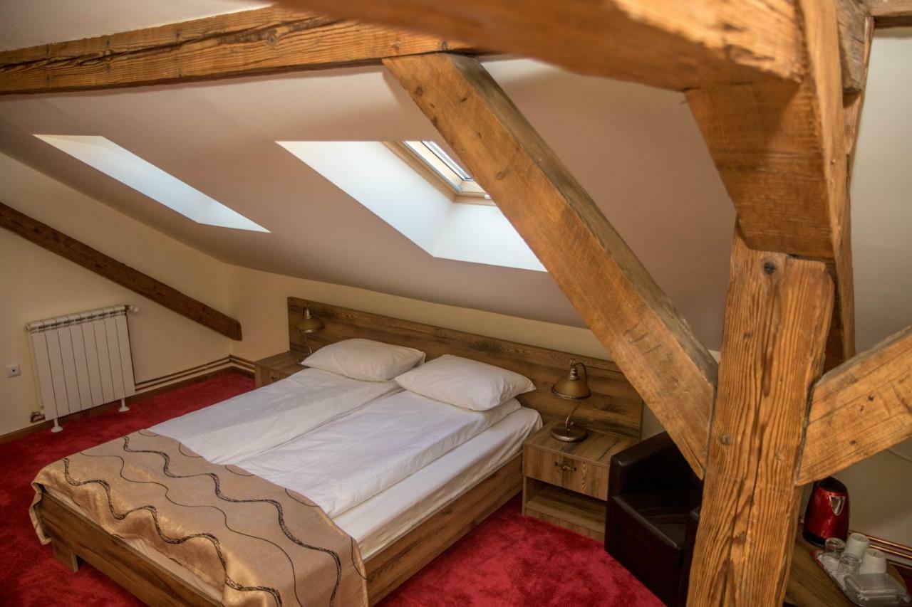 Antique ApartHotel Alba Iulia Extérieur photo